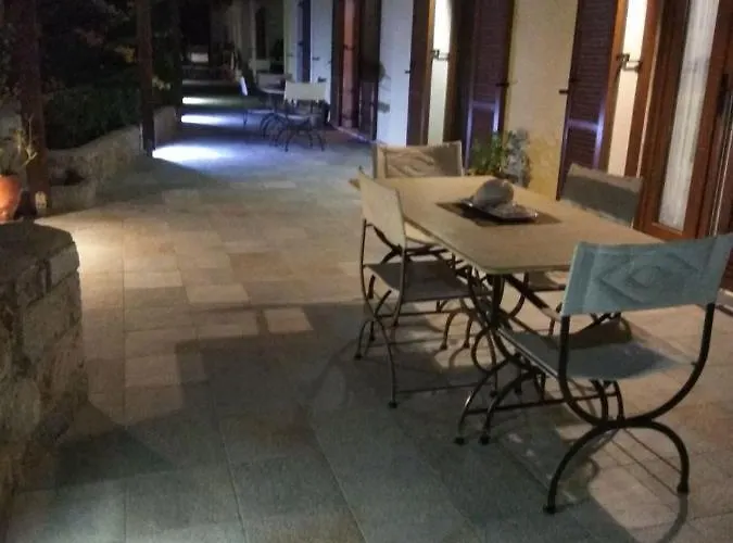 Vromolithos Apartments